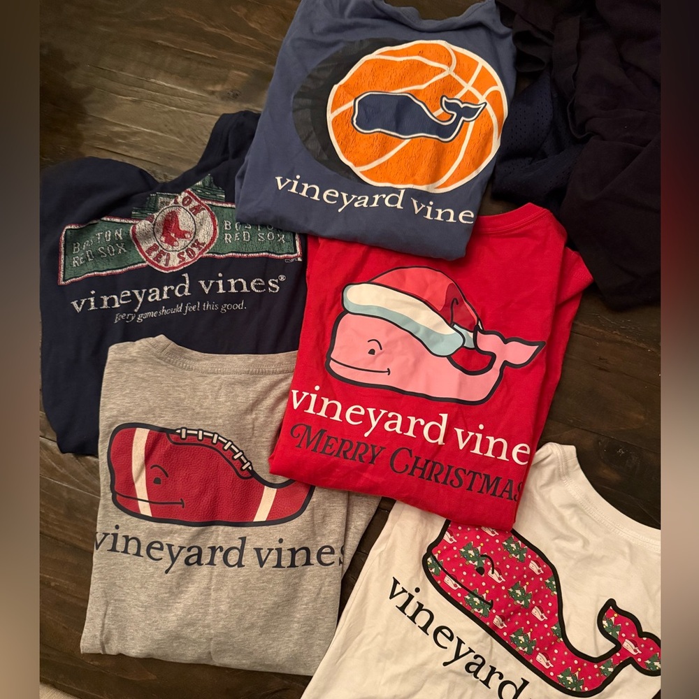 Vineyard Vines Festive Whale T-Shirt Collection